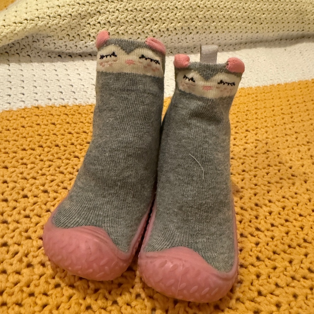 Tickle Toes size 12 months slippers socks in good used condition